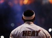 开云体育官方网站-逆转之夜，利拉德如国王降临，统治新疆主场