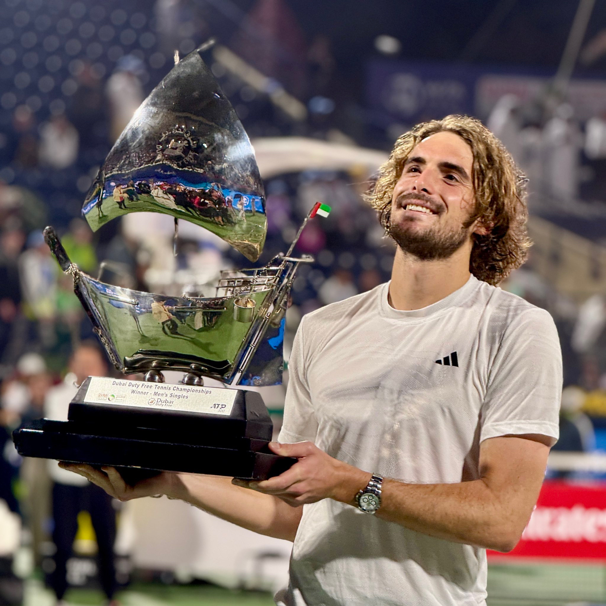 西班牙网球队爆冷美国网球队，西西帕斯完成帽子戏法