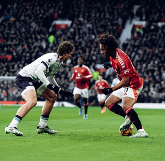 包含曼联门将神勇，多次扑救力保不失一球的词条