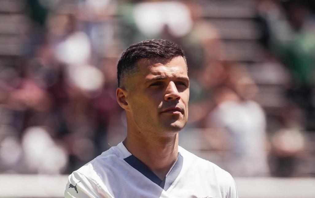 桑德兰中场球员突破封堵，展现出色技术的简单介绍