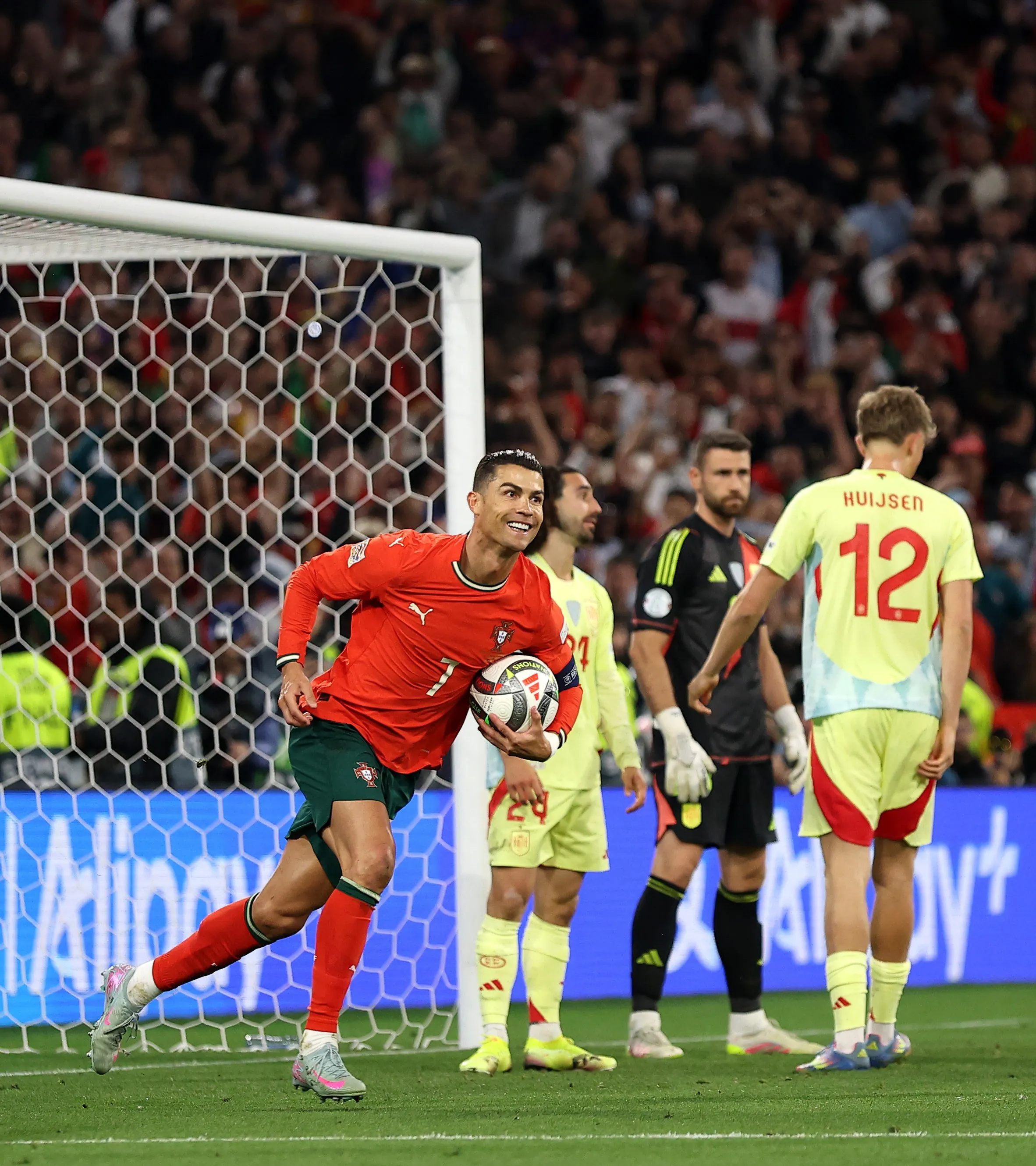 欧洲俱乐部迎来决赛，球迷翘首期待的简单介绍