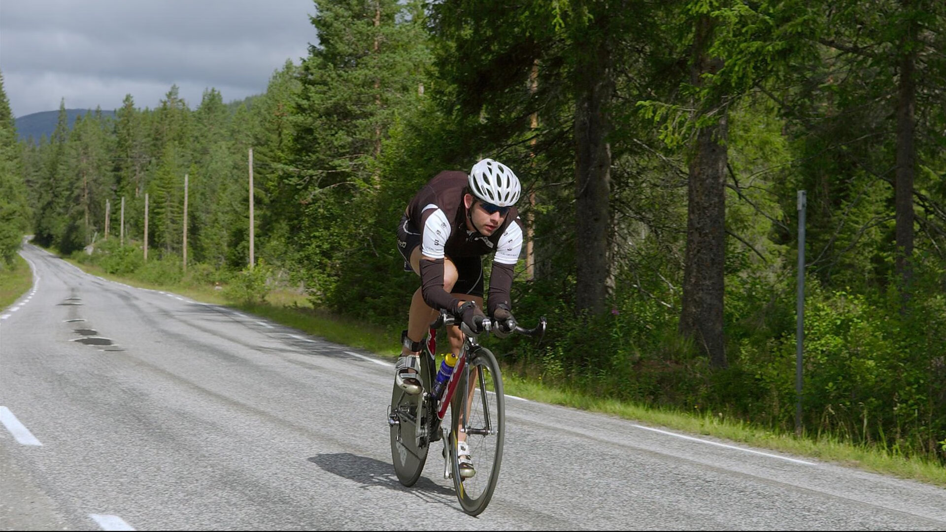 萨卡闪耀全场，马竞3-0完胜加纳展现战术统治力